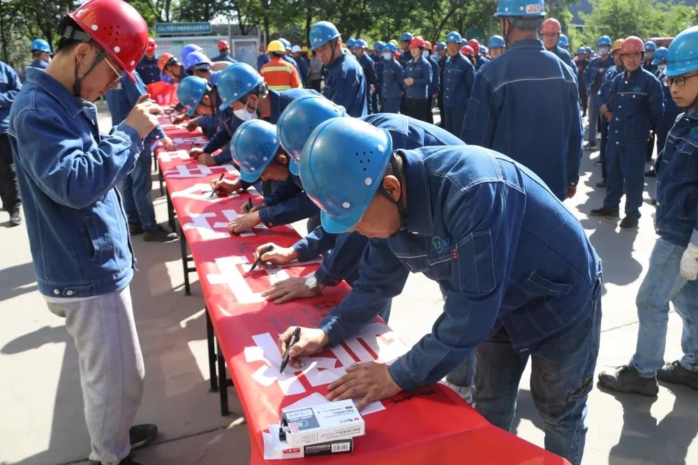 乐竞体育-乐竞体育·(中国)官方网站|西北碳化硅|绿碳化硅|黑碳化硅|碳化硅微粉|碳化硅颗粒|炼钢用碳化硅 乐竞体育-乐竞体育·(中国)官方网站|西北碳化硅|绿碳化硅|黑碳化硅|碳化硅微粉|碳化硅颗粒|炼钢用碳化硅